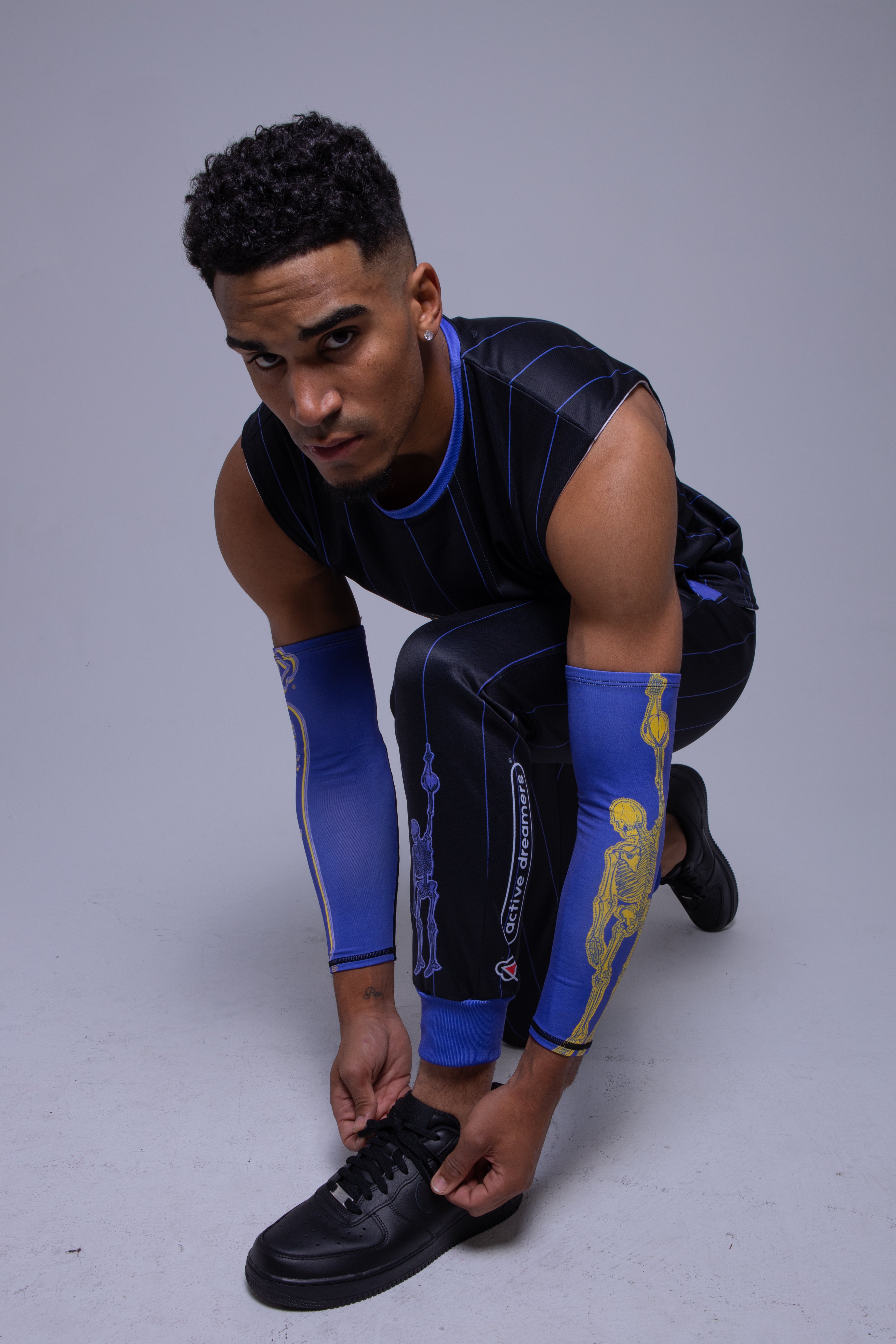 Hang Tight Arm Sleeve Yellow on Purple