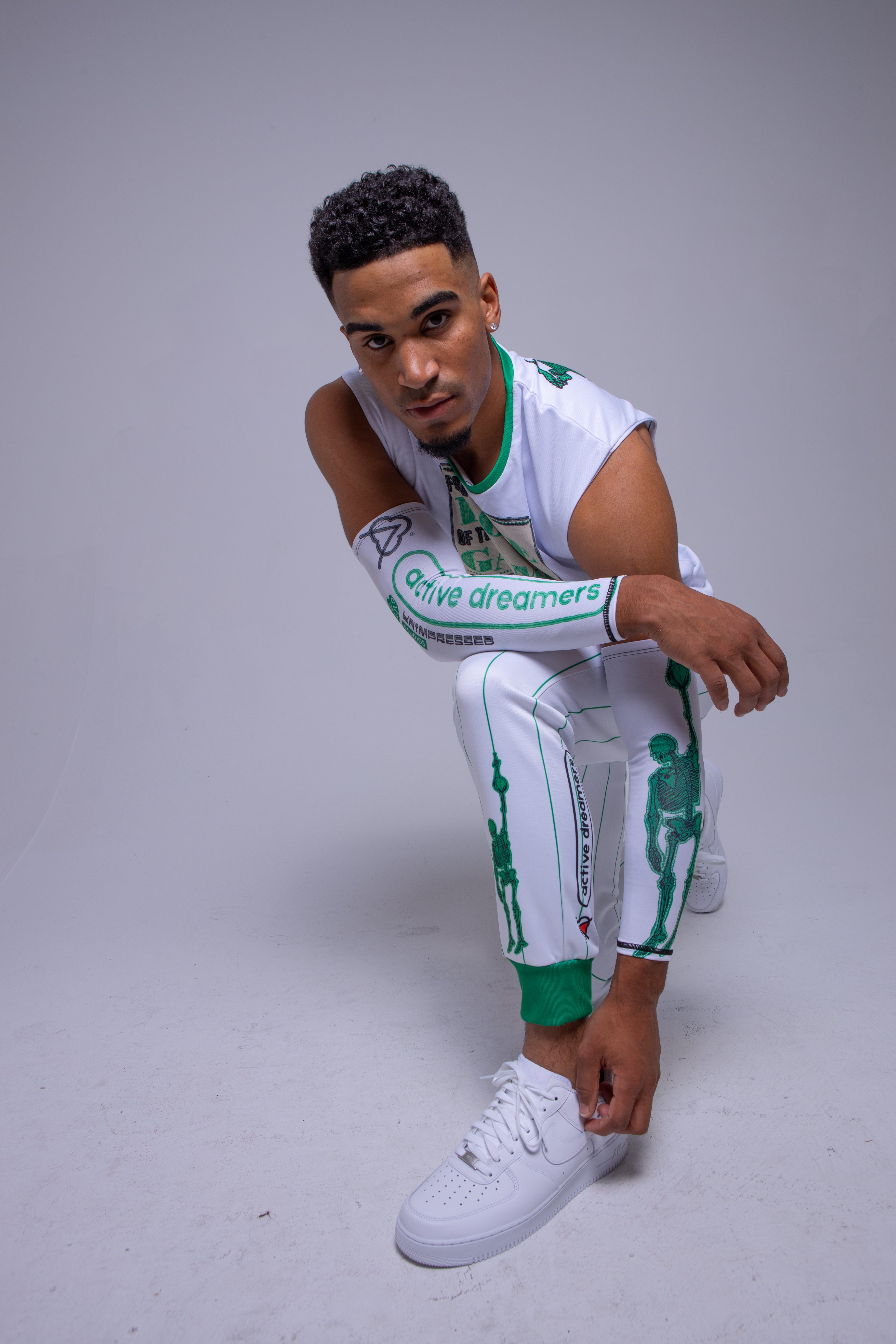 Hang Tight Arm Sleeve Green on White