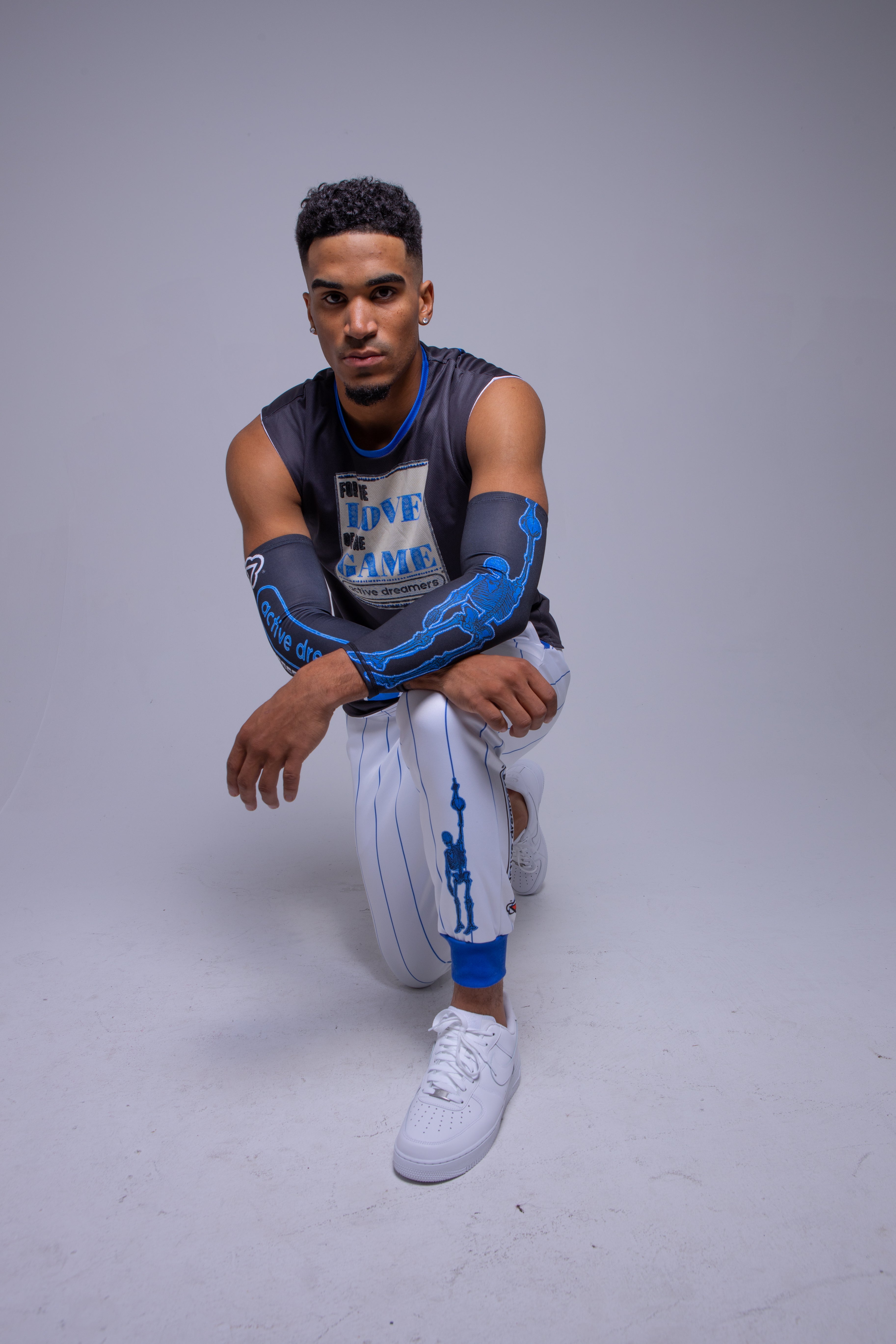 Hang Tight Arm Sleeve Blue on Black